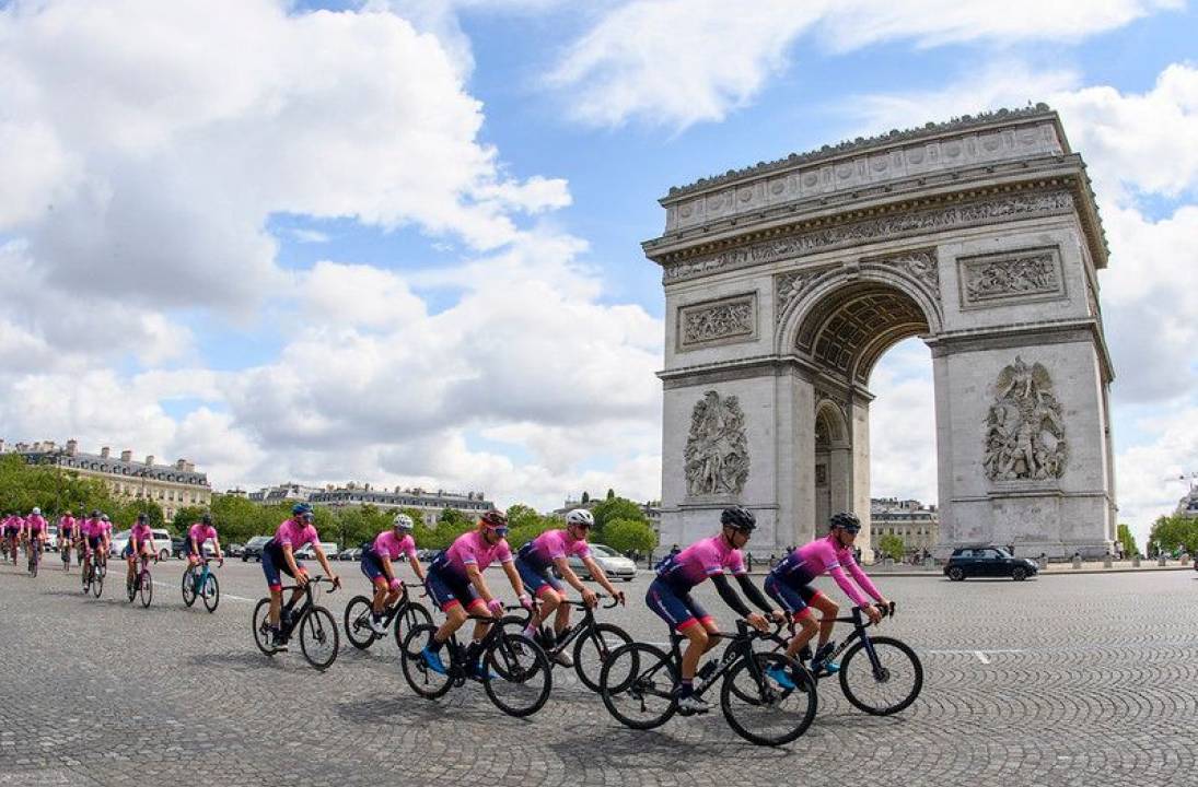 Ex-England footballer Geoff Thomas and the Tour 21 Team reach Paris and surpass £1m fundraising target